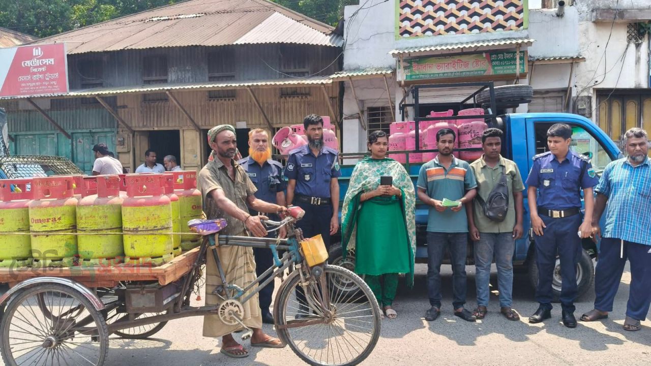 বেড়া উপজেলায় সরকারি নির্দেশনা অমান্য করে সিলিন্ডার গ্যাস অতিরিক্ত মূল্যে বিক্রয় করলে কাউকে ছাড় দেয়া হবে না- নুরেন মায়িশা খান 