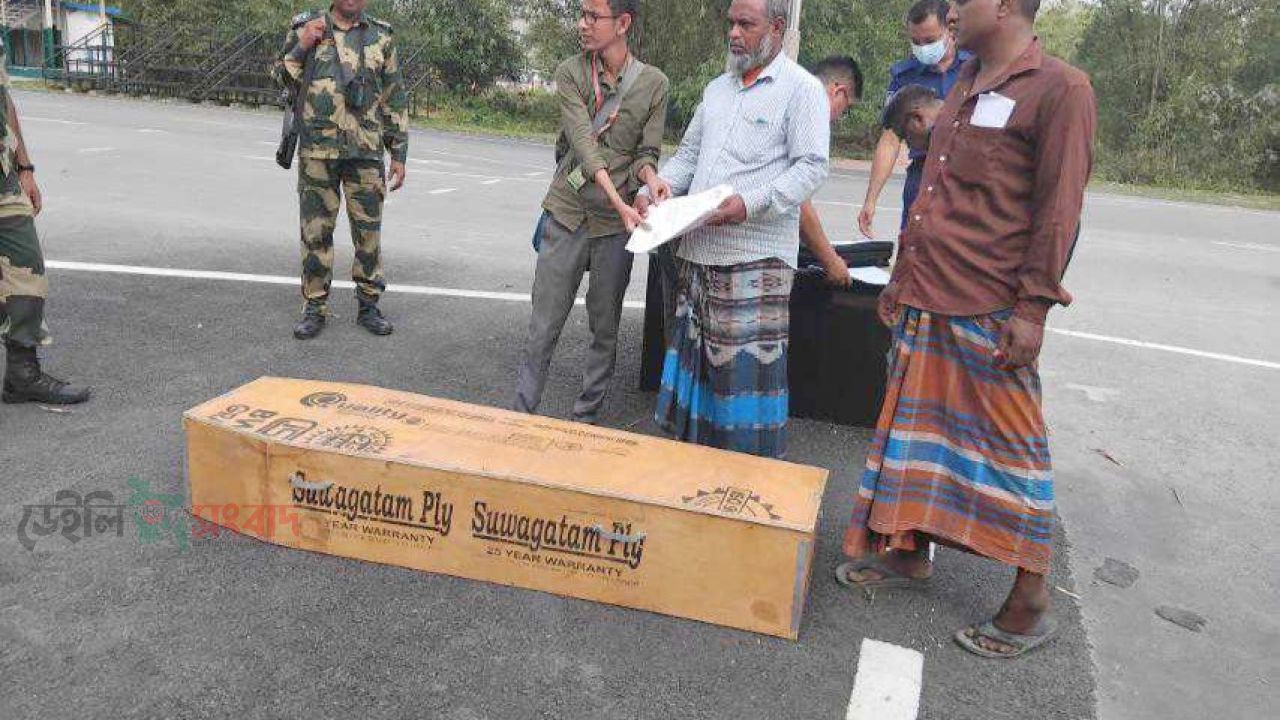 সীমান্তে আটক আজিজুর ১১ মাস পর ভারত থেকে লাশ হয়ে ফিরলেন দেশে, নির্যাতনের অভিযোগ পরিবারের।
