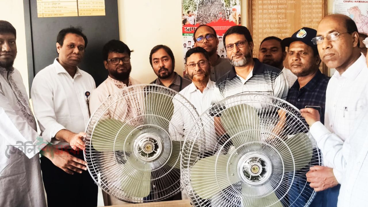 সদর হাসপাতালে রোগীর চাপ বাড়ায়  ২ টি পাক ফ্যান হস্তান্তর করেন নজেকশিস 