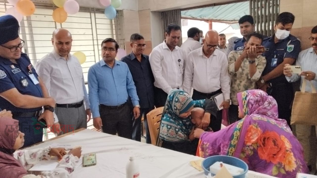 চাঁপাইনবাবগঞ্জে হাম-রুবেলা টিকাদান কর্মসূচির উদ্বোধন