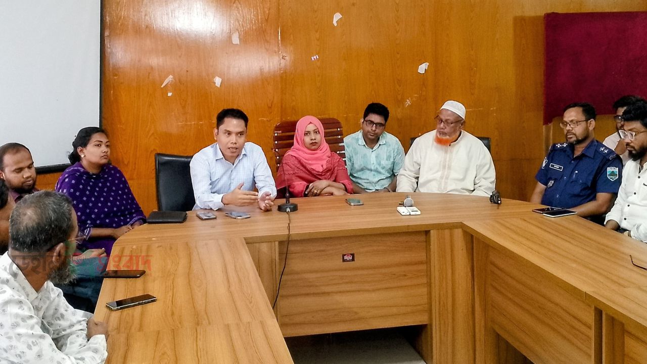 বেড়া উপজেলা স্বাস্থ্য কমপ্লেক্সে দালালমুক্ত করণে মতবিনিময় সভা: