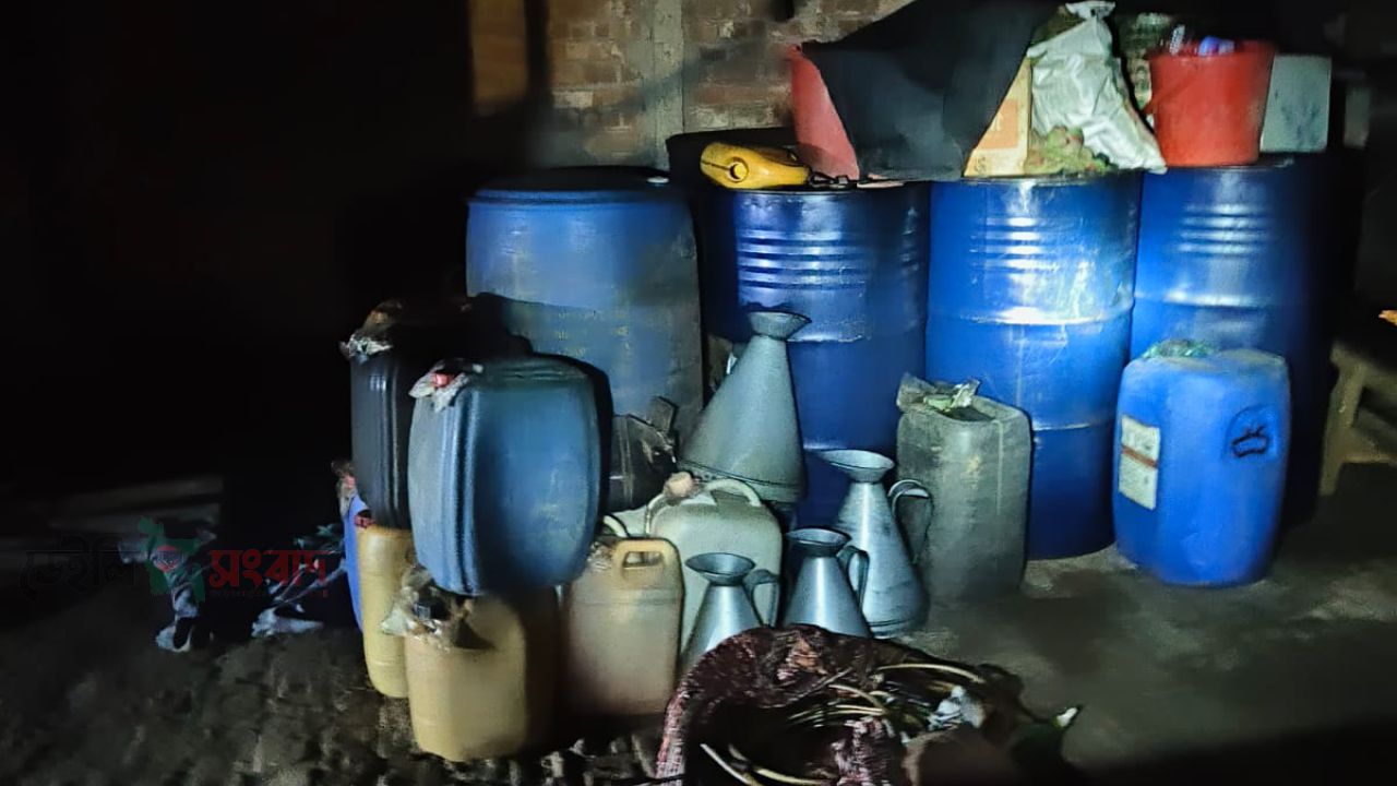 নরসিংদীর শিবপুরে মোবাইল কোর্ট অভিযানে  ডিজেল উদ্ধার 