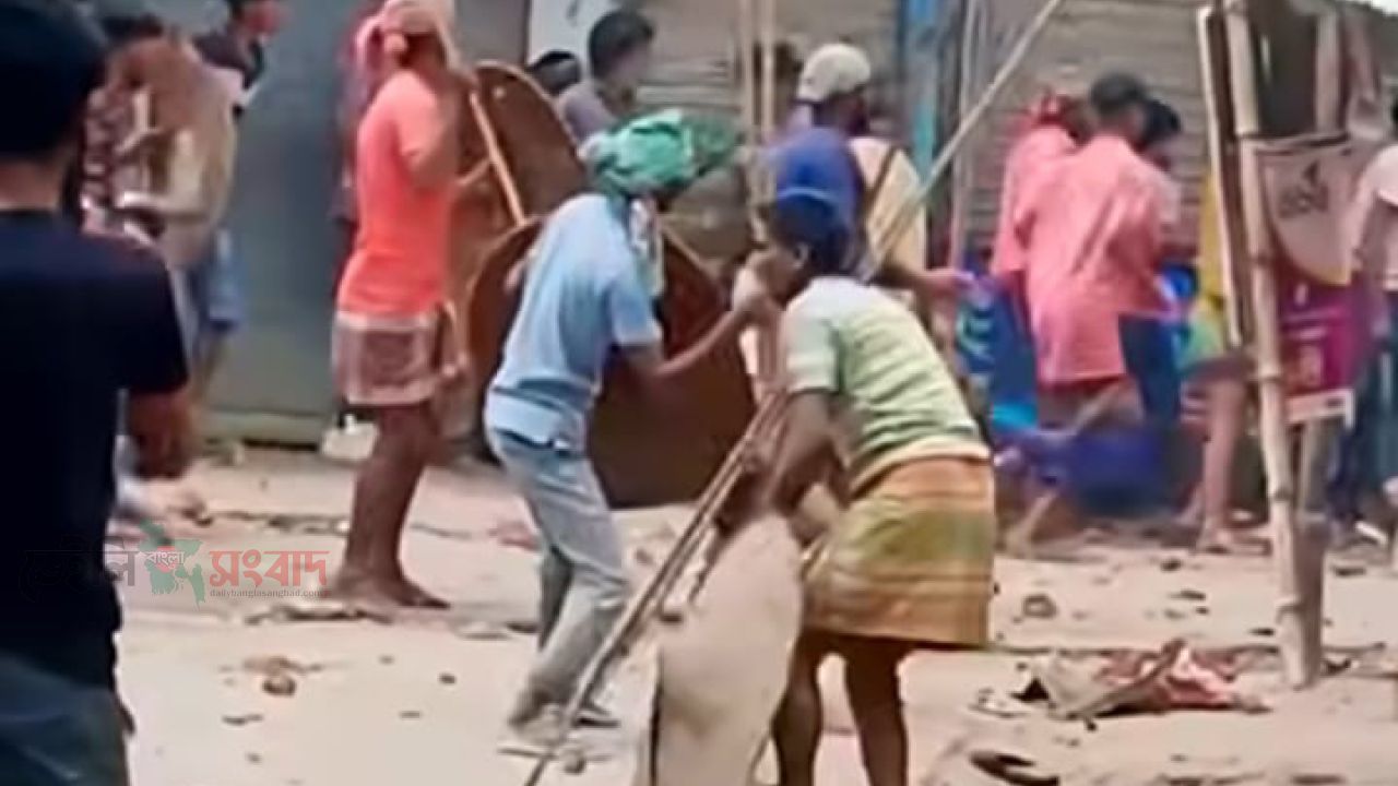 নড়াইলে টিকটক-ফ্রি ফায়ার নিয়ে দুই গ্রামবাসীর তুমুল সংঘর্ষ