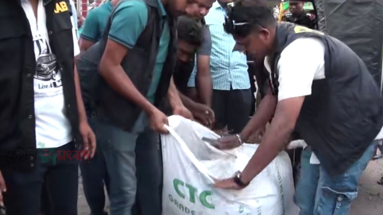 চাঁপাইনবাবগঞ্জে গাঁজা কুরিয়ারে  পাচারের সময় ২২ কেজি গাঁজাসহ আটক ১