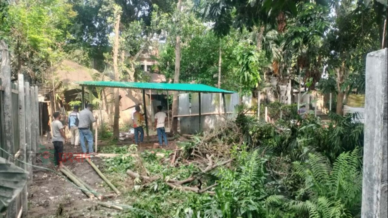 রক্ষকই ভক্ষক প্রশাসনিক ক্ষমতার অপব্যবহারে প্রস্তাবিত ভূমি অফিসের জমি ব্যক্তিগত লীজে