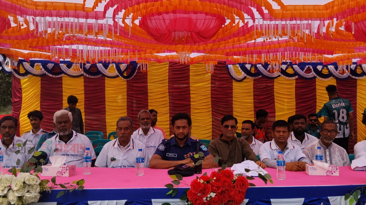 উৎসবমুখর পরিবেশে হরিরামপুরে দক্ষিণ চাঁদপুর উচ্চ বিদ্যালয়ের ক্রিকেট উৎস-২০২৬  অনুষ্ঠিত। 