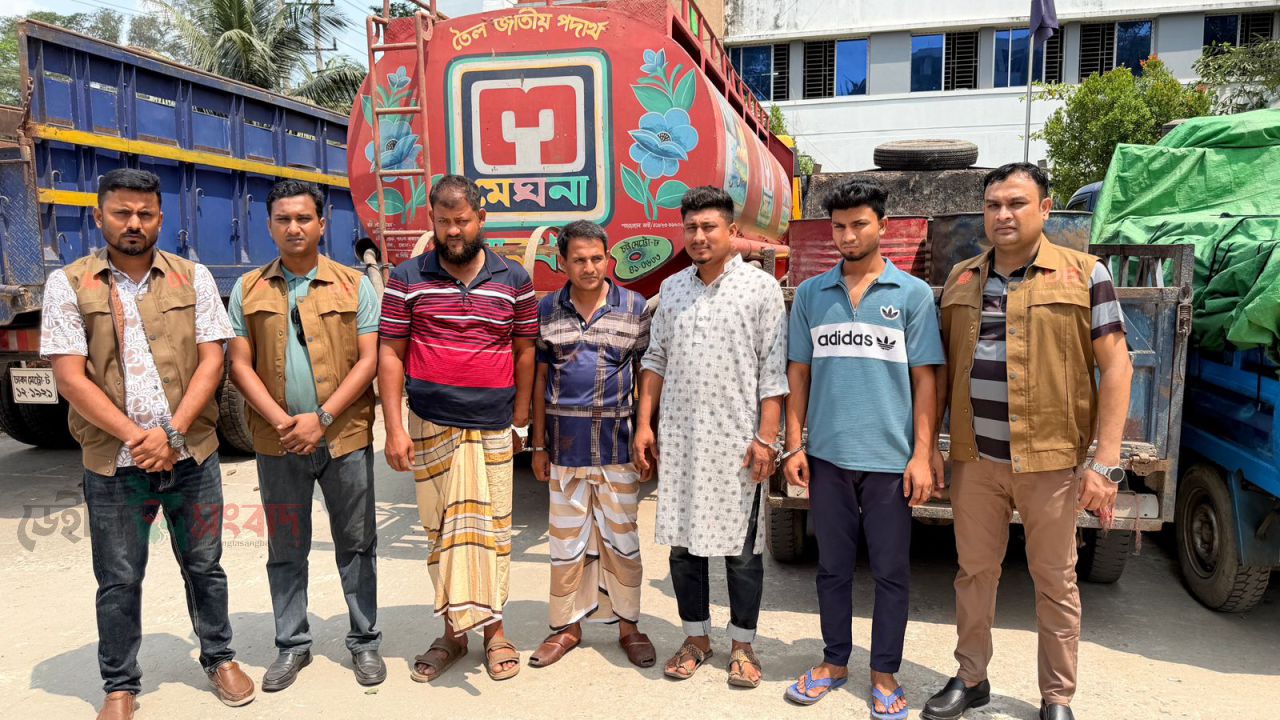 নোয়াখালীতে ১৪০০ লিটার অবৈধ ডিজেলসহ গ্রেপ্তার ৪