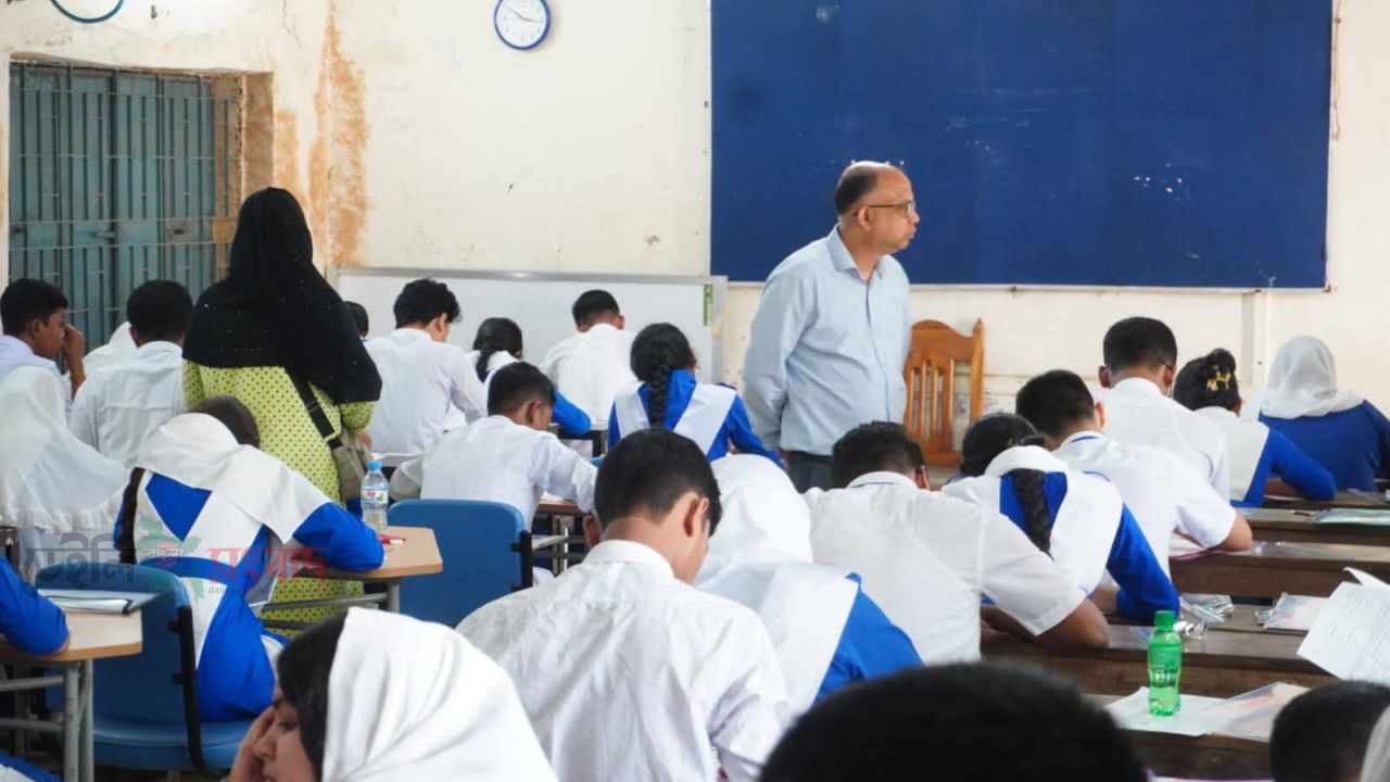 বেড়ায় সুশৃংখল ও উৎসব মুখর পরিবেশে  এসএসসি পরীক্ষা শুরু: