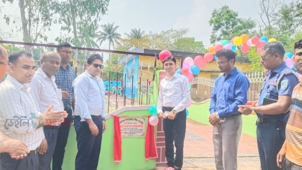 জলঢাকা উপজেলা পরিষদ চত্বরে শিশুদের জন্য নতুন পার্ক উদ্বোধন