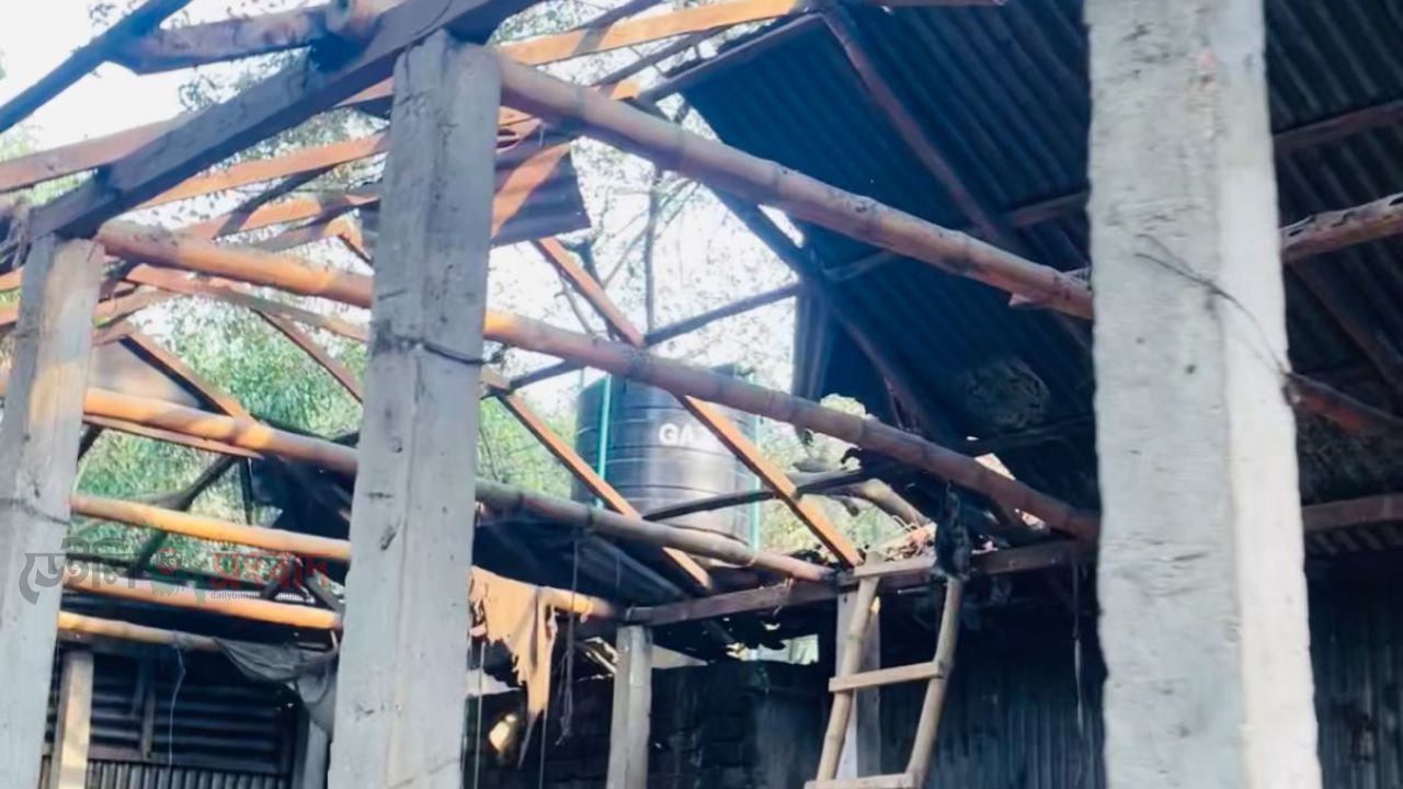 সরিষাবাড়ীতে বসতবাড়ীতে হামলার ঘটনায়  প্রতিপক্ষের বিরুদ্ধে থানায় অভিযোগ দায়ের