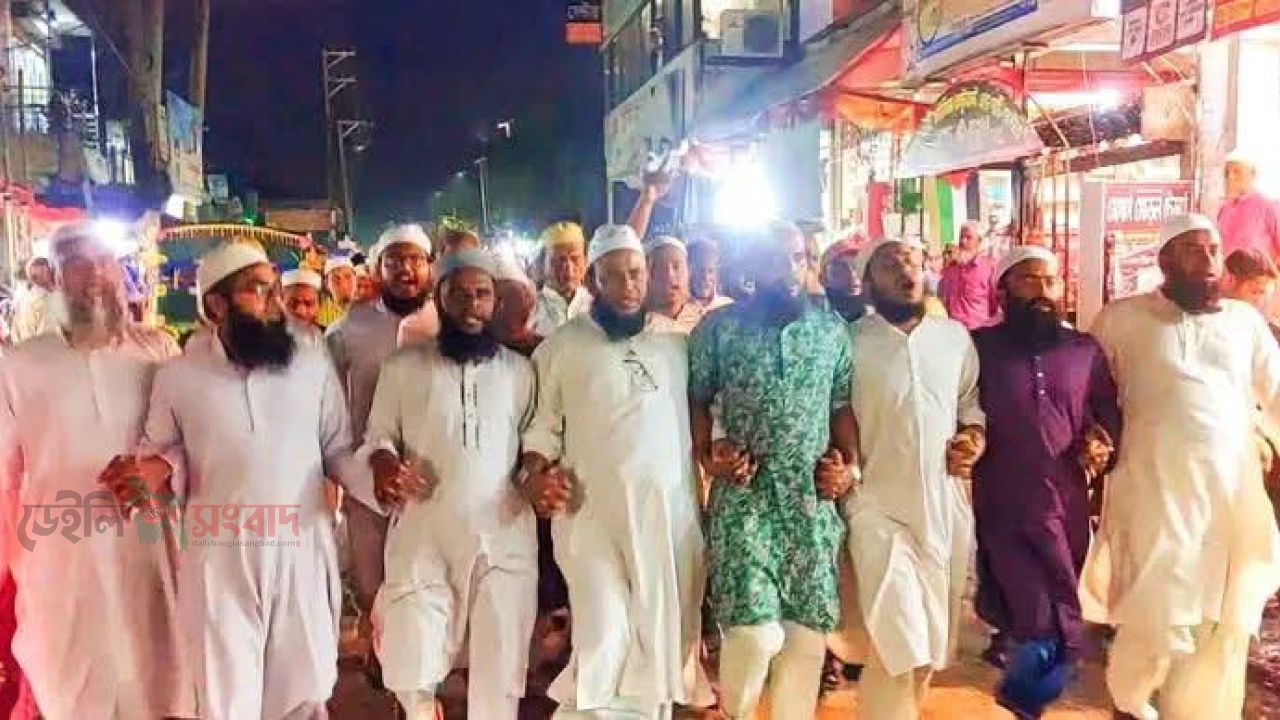 গাজীপুরের শ্রীপুরে রাসূল (সা.)-কে নিয়ে কটুক্তির প্রতিবাদে তৌহিদী জনতার বিক্ষোভ মিছিল ও সমাবেশ 