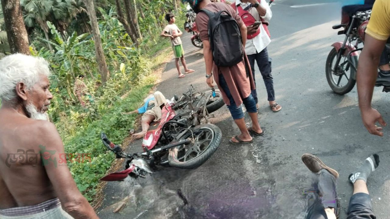 মোল্লাহাটে সড়ক দুর্ঘটনায় নিহত ১, গুরুতর আহত ২
