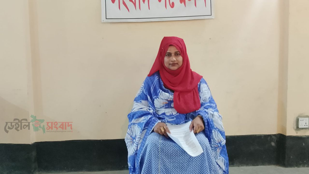 ভূমিদস্যুদের হামলা-মামলার প্রতিবাদে বীরগঞ্জে সংবাদ সম্মেলন