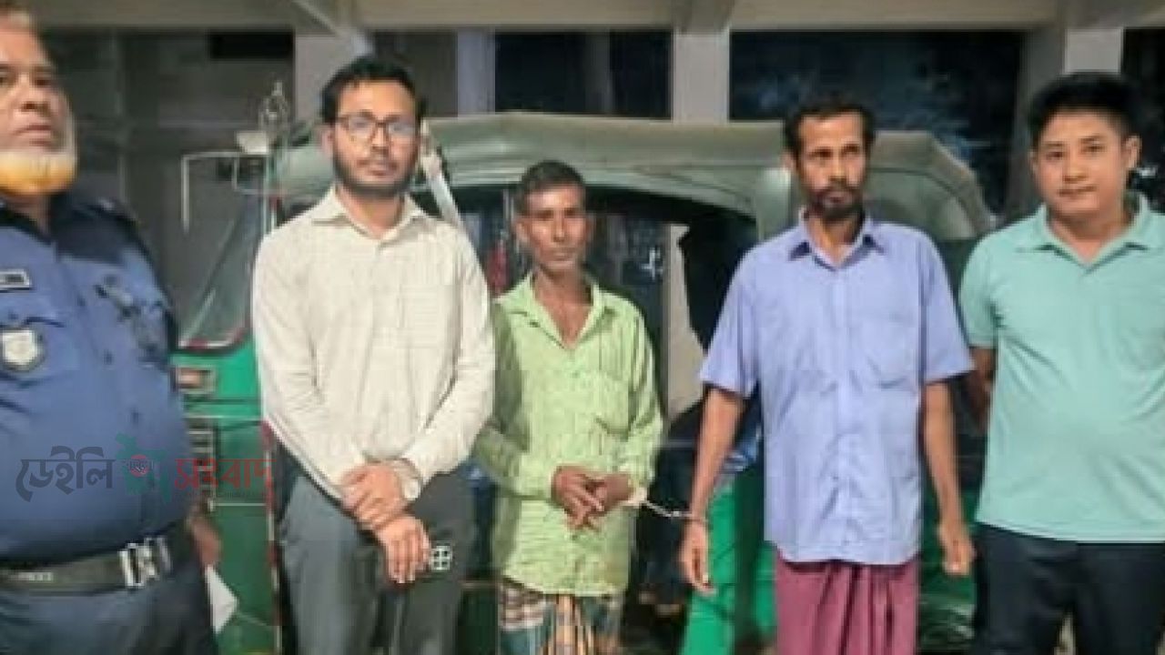 বাঁশখালীতে মোবাইল কোর্ট অভিযানে,গাঁজা বিক্রেতাকে ৬ মাস ও সেবনকারীকে ২ মাসের কারাদণ্ড
