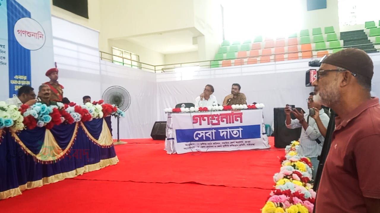 গাইবান্ধায় পাঁচ বছর পর গণশুনানি, জমা পড়ল ১১৮ অভিযোগ দুর্নীতির বিরুদ্ধে সরব ভুক্তভোগীরা,  অভিযোগের মুখোমুখি সচিব