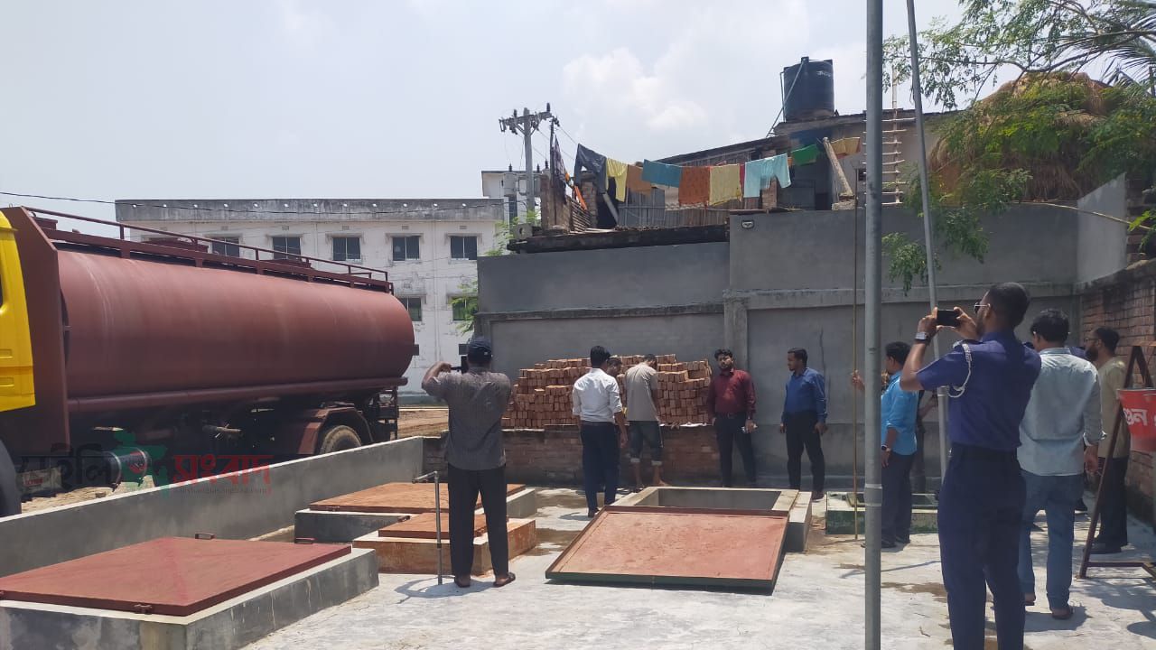 পাচার হওয়া থানায় আটককৃত ৮ হাজার জ্বালানীতেল ভোলাহাট ফিলিং স্টেশনে আনলোড!!