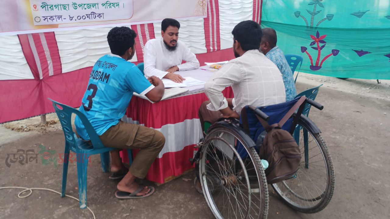 পীরগাছায় জনতার মুখোমুখি এমপি আখতার হোসেন তৃণমূলের সমস্যা শুনে উন্নয়ন পরিকল্পনায় দ্রুত বাস্তবায়নের আশ্বাস