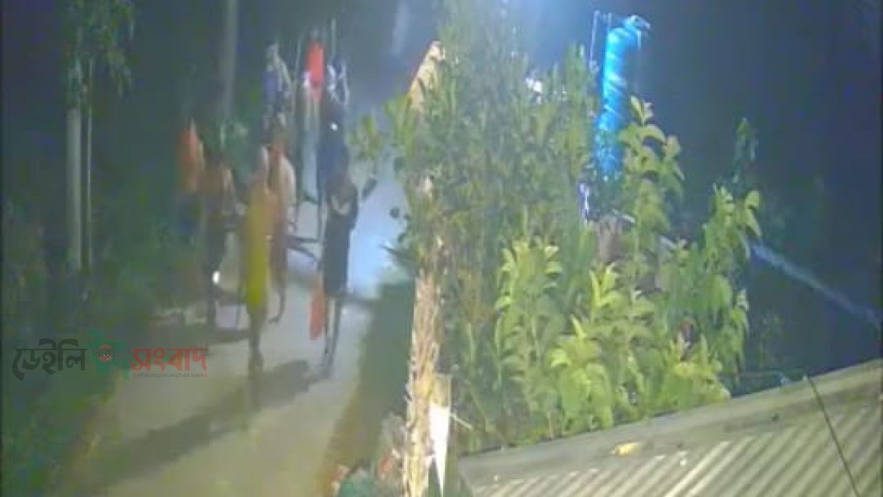 ​সোনারগাঁওয়ে মুনদিপুর গ্রামে ডাকাতদলের তাণ্ডব: দুই জনকে কুপিয়ে জখম, এলাকায় চরম আতঙ্ক