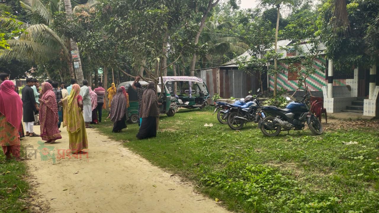 প্রবাসীর স্ত্রীর ওপর হামলা ও হত্যা  চেষ্টার ঘটনায় থানায় অভিযোগ 