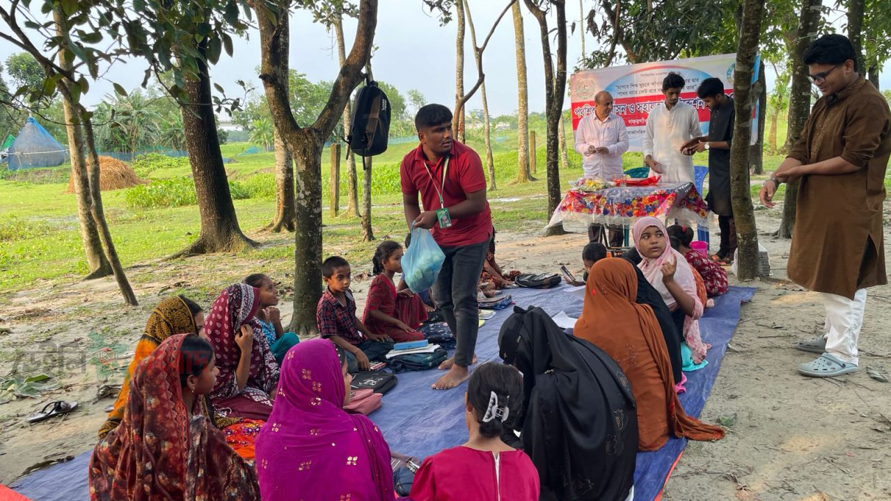 পথশিশুদের মুখে হাসি ফোটাতে পিপিএসএফ এর সংবর্ধনা ও খাবার বিতরণ