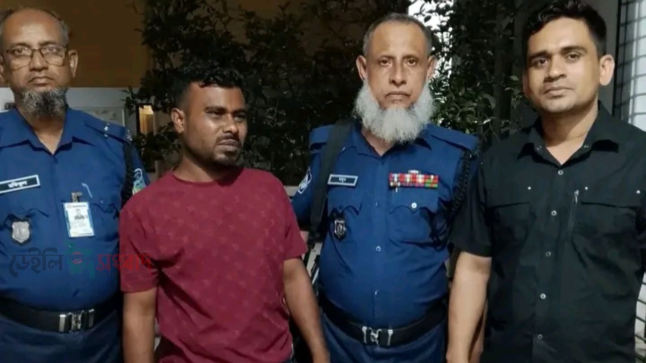 আলোচিত আজাদ শেখ হত্যা মামলার আসামী কোতোয়ালী পুলিশের অভিযানে গ্রেফতার। 