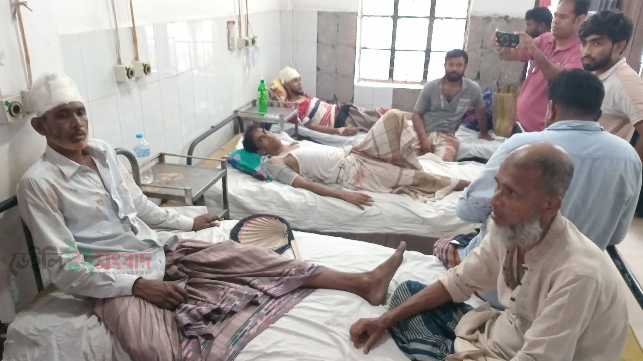 মসজিদের কমিটি গঠন নিয়ে নড়াইলে তুমুল সংঘর্ষ, আহত ১২