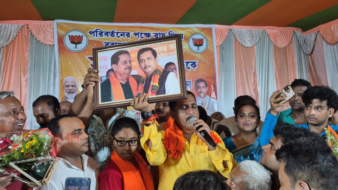 বরানগর নবারুণ সংঘের উদ্যোগে- বিধায়ক সজল ঘোষ কে সম্মাননা জ্ঞাপন ও মিলন ভোজের আয়োজন।