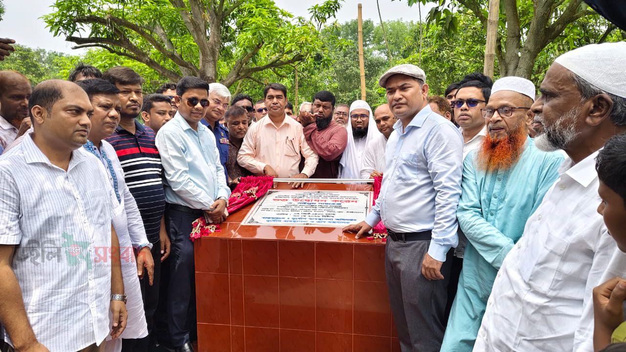 চাঁপাইনবাবগঞ্জে খাল পুনঃখনন কর্মসূচির উদ্বোধন করলেন প্রধানমন্ত্রীর বিশেষ সহকারী
