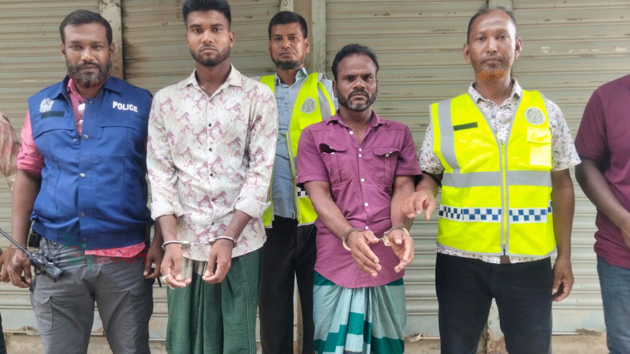 কলাপাড়ায় ঘরের সিধ কেটে কলেজছাত্রীকে ধর্ষণ চেষ্টা: মূল আসামিসহ গ্রেফতার ৩