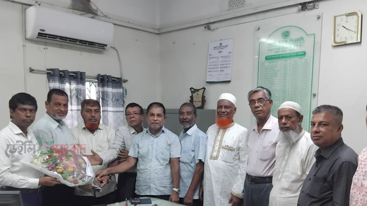 অবসরপ্রাপ্ত ব্যাংকারদের ভালোবাসায় সিক্ত নবাগত শাখা প্রধান