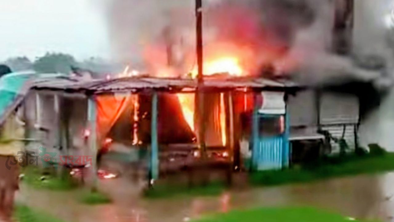 সরিষাবাড়ীতে বজ্রপাতে মুদি দোকান পুড়ে ছাই