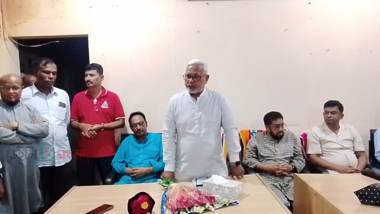 বীরগঞ্জ প্রেসক্লাবে এমপি মঞ্জুরুল ইসলামের ঈদ শুভেচ্ছা ও সাংবাদিকদের সাথে মতবিনিময়