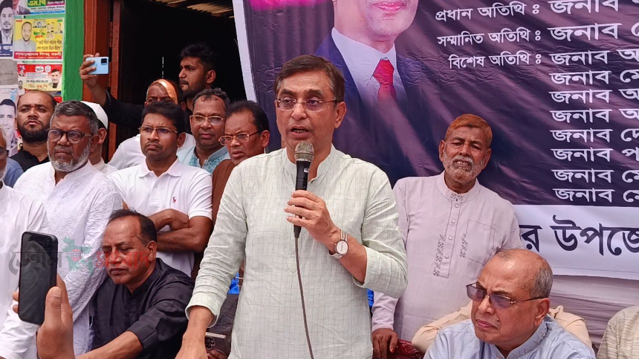 শহীদ জিয়ার ৪৫তম শাহাদাত বার্ষিকীতে কালিয়াকৈরে হাজারো মানুষের ঢল-দোয়া, আলোচনা ও বস্ত্র বিতরণ,