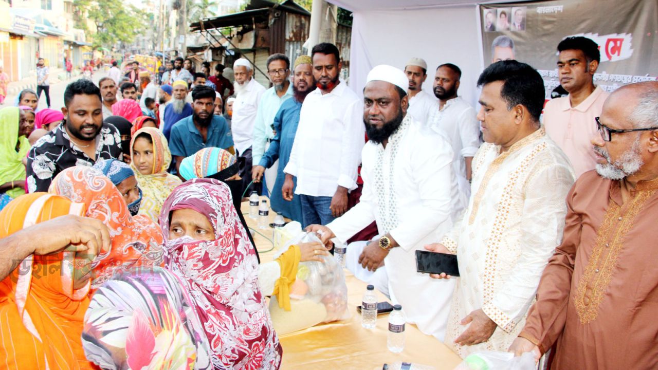 তুরাগে জিয়াউর রহমানের স্মরণে দোয়া মাহফিল ও খাদ্যসামগ্রী বিতরণ 