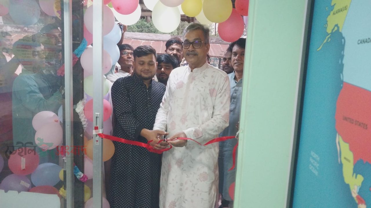 চাঁপাইনবাবগঞ্জের দেবীনগর পিস ইন্টারন্যাশনাল ট্টাভেলস্ এজেন্সি শুভ উদ্বোধন,