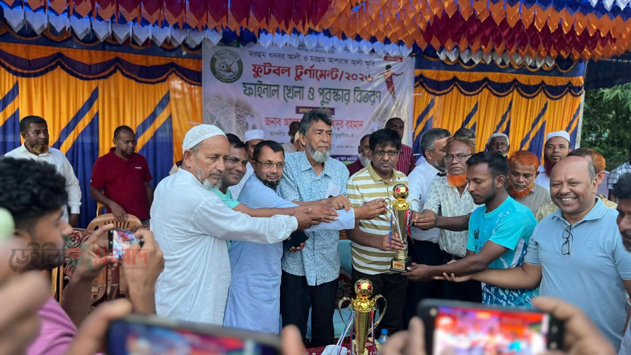 মিলন বাজারে ফুটবল  টূর্নামেন্টের ফাইনাল খেলা অনুষ্ঠিত।