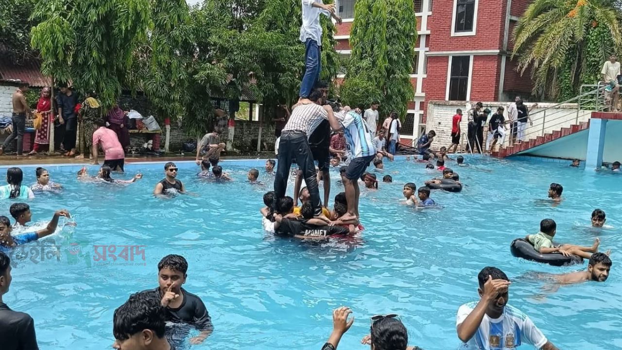 কালিয়াকৈর অতিরিক্ত তাপ প্রবাহে জনজীবন অতিষ্ট পর্যটন কেন্দ্র পার্ক বিনোদন ওয়াটার ফ্রন্ট পুল গুলোতে উপচে পরা ভিড় 