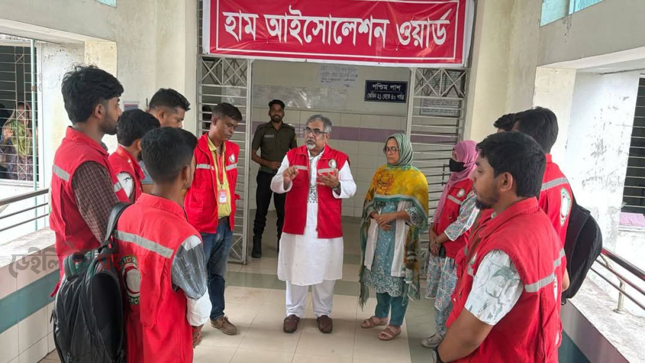 ময়মনসিংহ মেডিকেল হাম আইসোলেশন ওয়ার্ড পরিদর্শনে এমরান সালেহ প্রিন্স