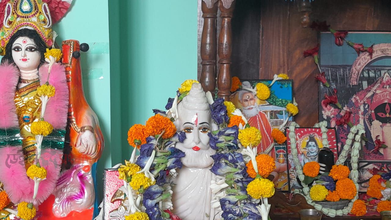 ঘোষ পরিবারে পালিত হল-- লোকনাথ ব্রহ্মচারীর ১৩৬ তম তিরোধান দিবস।