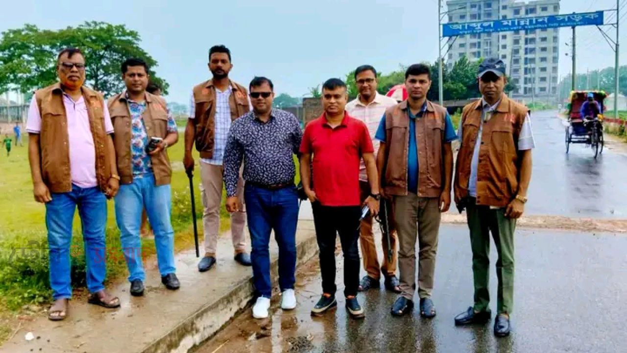 ময়মনসিংহ ডিবির বিশেষ টহল: আইনশৃঙ্খলা স্বাভাবিক রাখতে মাঠে দক্ষিণ জোনের ডিবি  ওসি  (দক্ষিণ)  মোঃ মাহবুবুল হক ও  (উত্তর) ডিবি ওসি মোঃ সাজ্জাদ