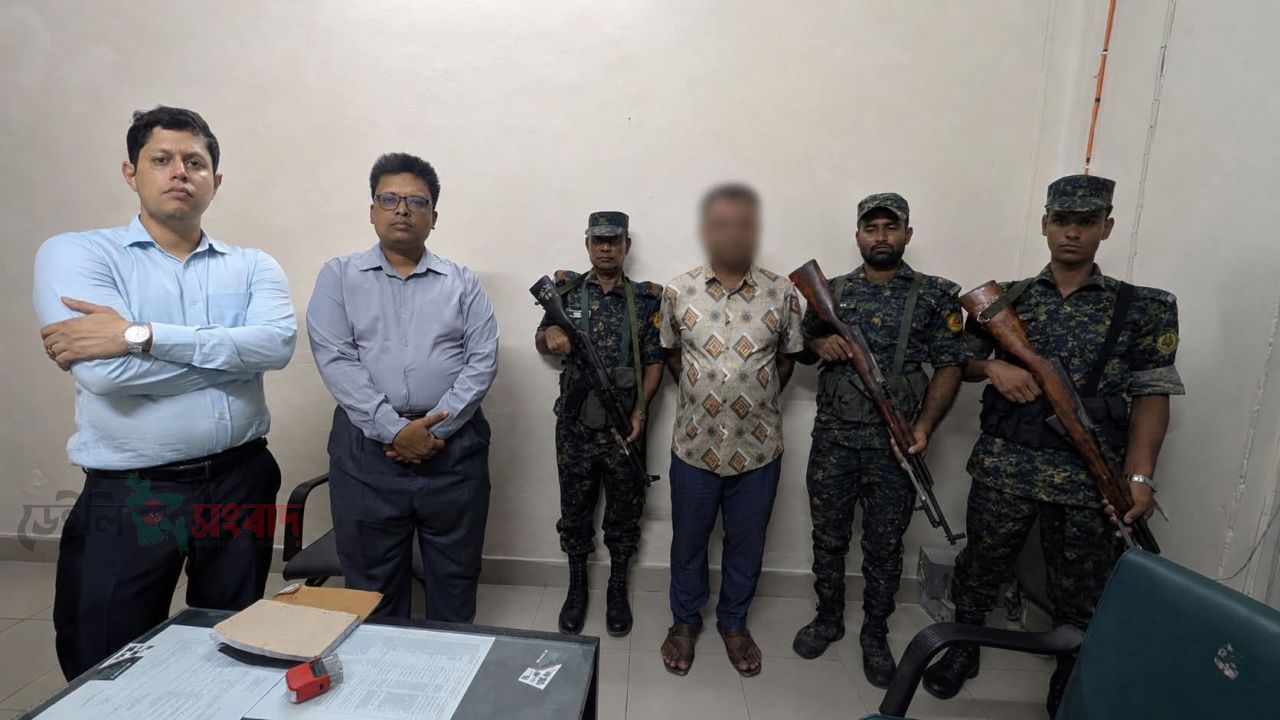 পটুয়াখালীর ভূমি অধিগ্রহণ শাখায় মোবাইল কোর্ট, দালাল সন্দেহে আটক সিদ্দিক মৃধাকে জরিমানা ও কারাদণ্ড