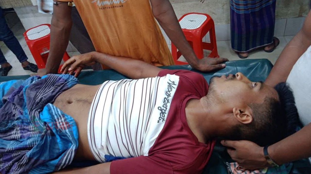নোয়াখালীতে প্রকাশ্যে যুবককে গুলি