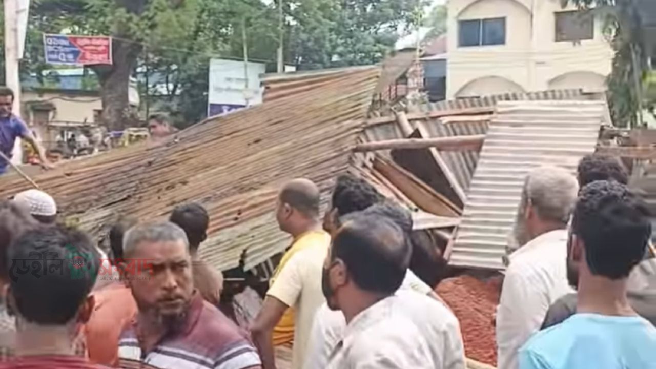 গাইবান্ধা রেলস্টেশন এলাকায় রেলওয়ের জমিতে গড়ে ওঠা অবৈধ স্থাপনা উচ্ছেদ অভিযান