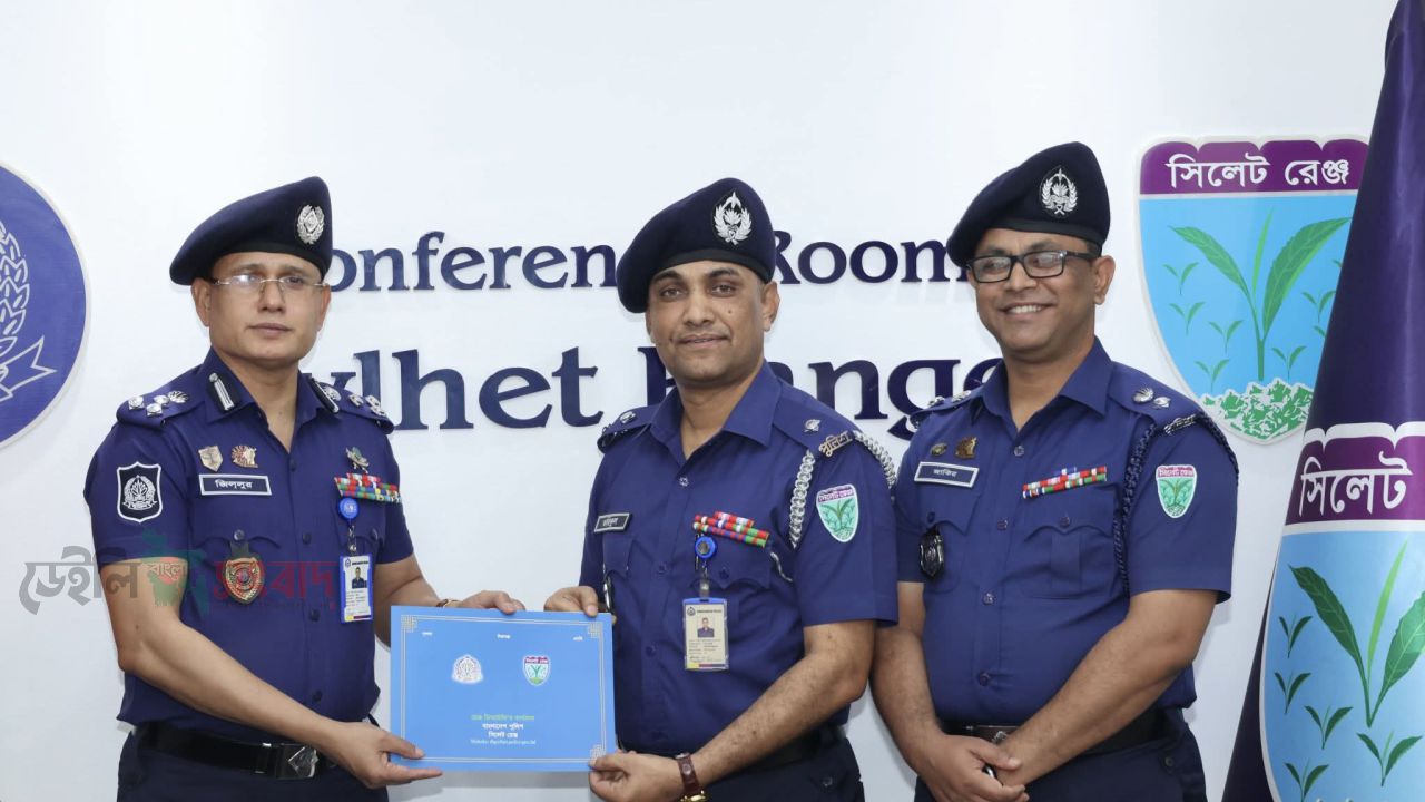 সিলেট বিভাগের শ্রেষ্ঠ ওসি দোয়ারাবাজার থানার তরিকুল ইসলাম তালুকদার।
