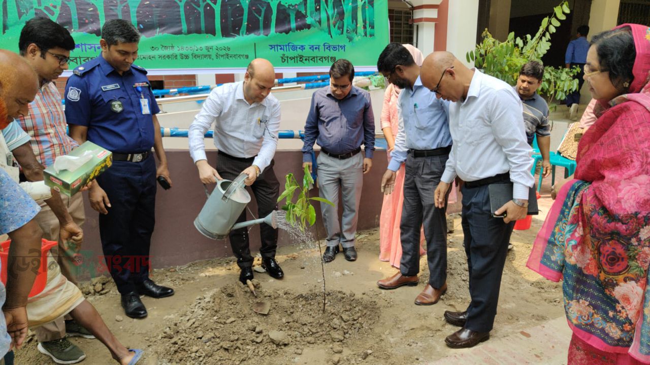 চাঁপাইনবাবগঞ্জে ৫ বছরে ২৫ কোটি বৃক্ষরোপণ কর্মসূচির শুভ উদ্বোধন করেন --------ডিসি আবু ছালেহ মোঃ মুসা জঙ্গী 