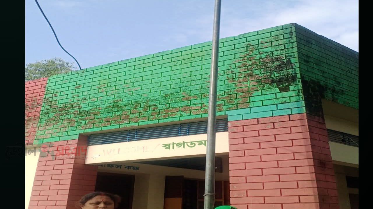 নবীগঞ্জে কারখানা সরাসরি প্রাথমিক বিদ্যালয়ের দপ্তরির লাঠি পেটায় এক ৪র্থ শ্রেনীর শিক্ষার্থী! গণমাধ্যমকর্মী'র সাথে খারাপ আচরণ