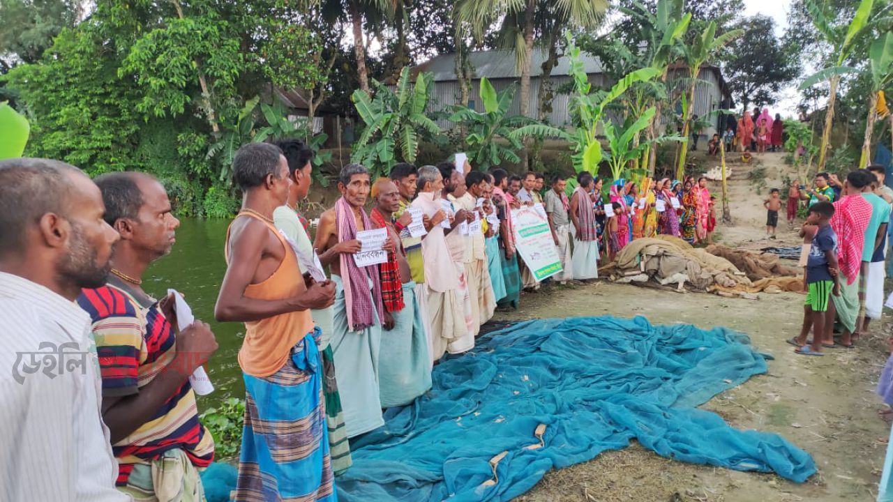 ধুনটের সোনাইডাঙ্গা জলমহালে বৈধ ইজারাদারের অধিকার রক্ষায় মৎস্যজীবীদের মানববন্ধন