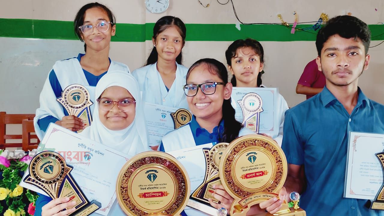 আমতলীতে দুর্নীতিবিরোধী বিতর্ক প্রতিযোগিতা অনুষ্ঠিত