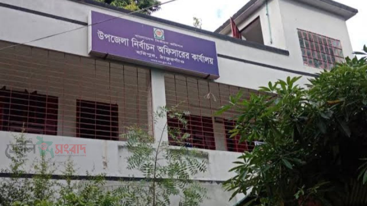 ঠাকূরগাঁওয়ে তথ্য চাইতেই সাংবাদিক দম্পতি হেনস্তা: ইউএনও অফিসের কর্মচারীর বিরুদ্ধে এসপি অফিসে অভিযোগ।