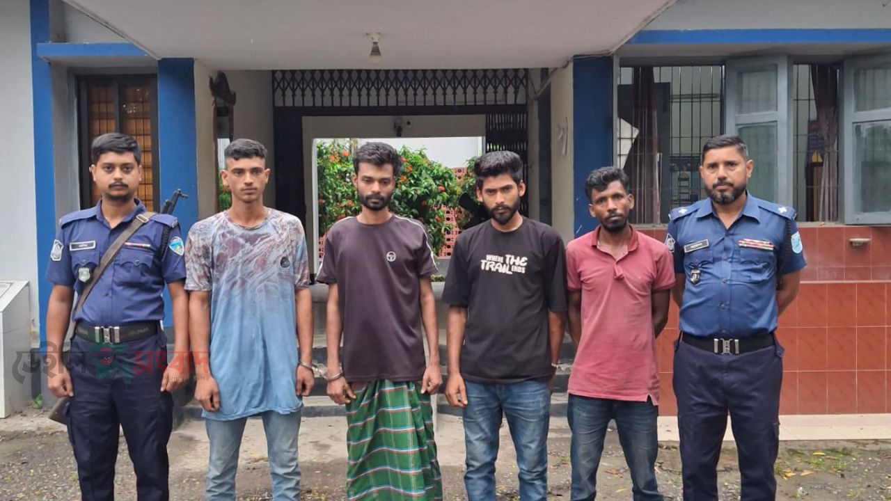 হরিরামপুরে মোবাইল কোর্ট  অভিযান পরিচালনা করে মাদক মামলায় ৪ জনকে কারাদণ্ড। 